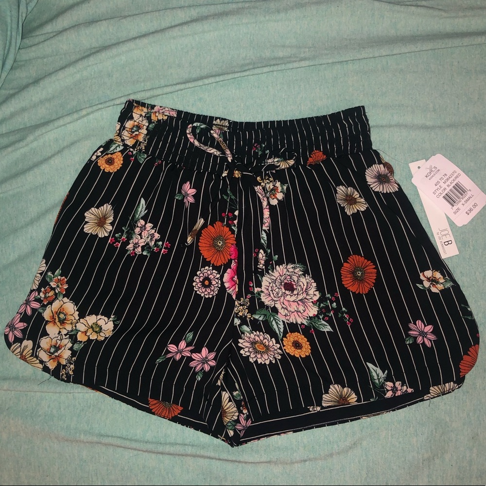XS floral shorts NWT